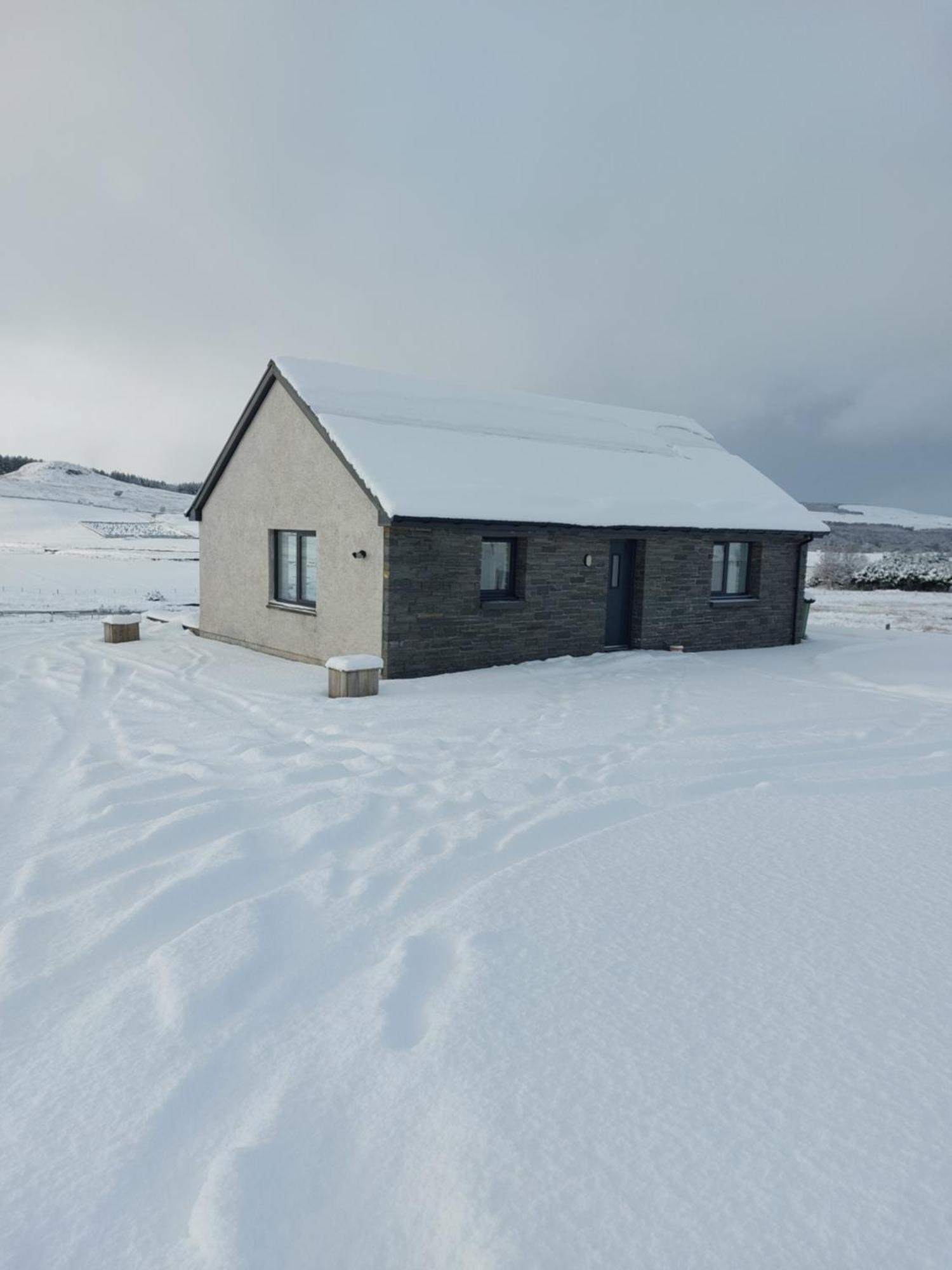 Poachers Bothy Villa Skeabost Exterior photo